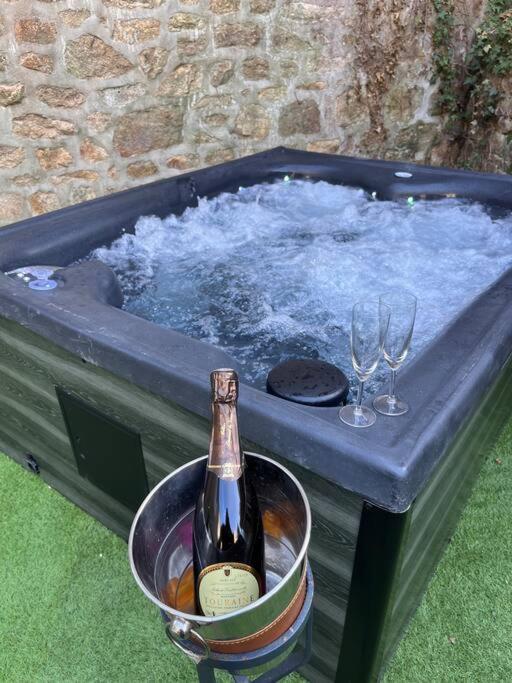 Beau Loft Room Proche Mont Saint Michel Jaccuzi Illimite En Plein Centre Avranches Dış mekan fotoğraf